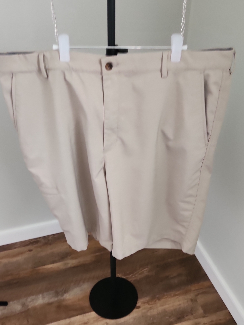 Greg Norman's Men's Performance Stretch Golf Shorts Khaki Size 42